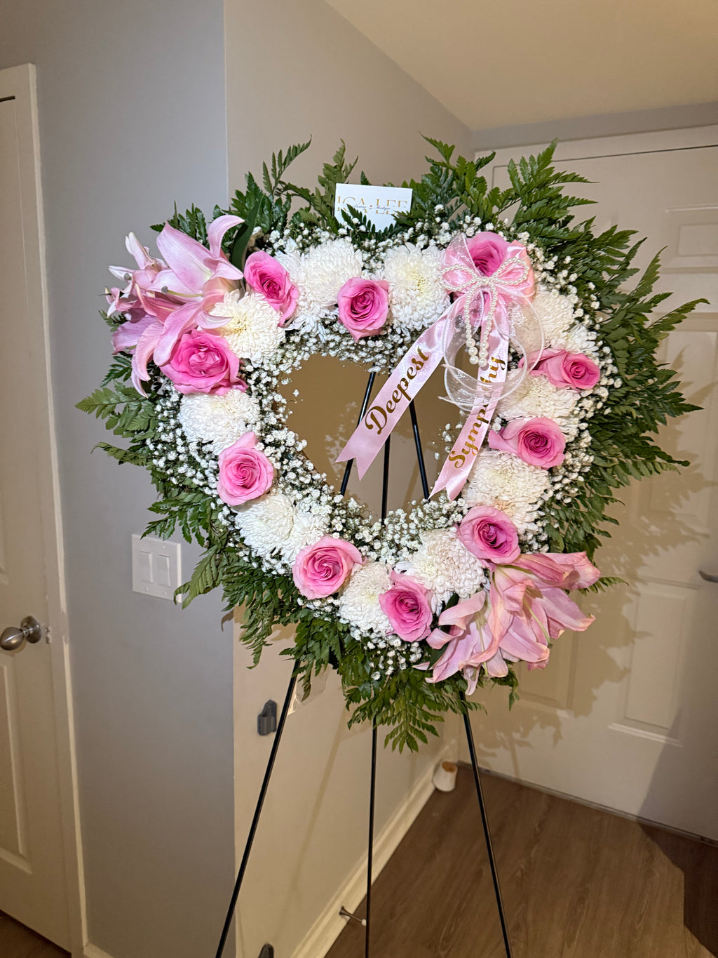 🕊️ The "Heartfelt Sympathy" Standing Wreath