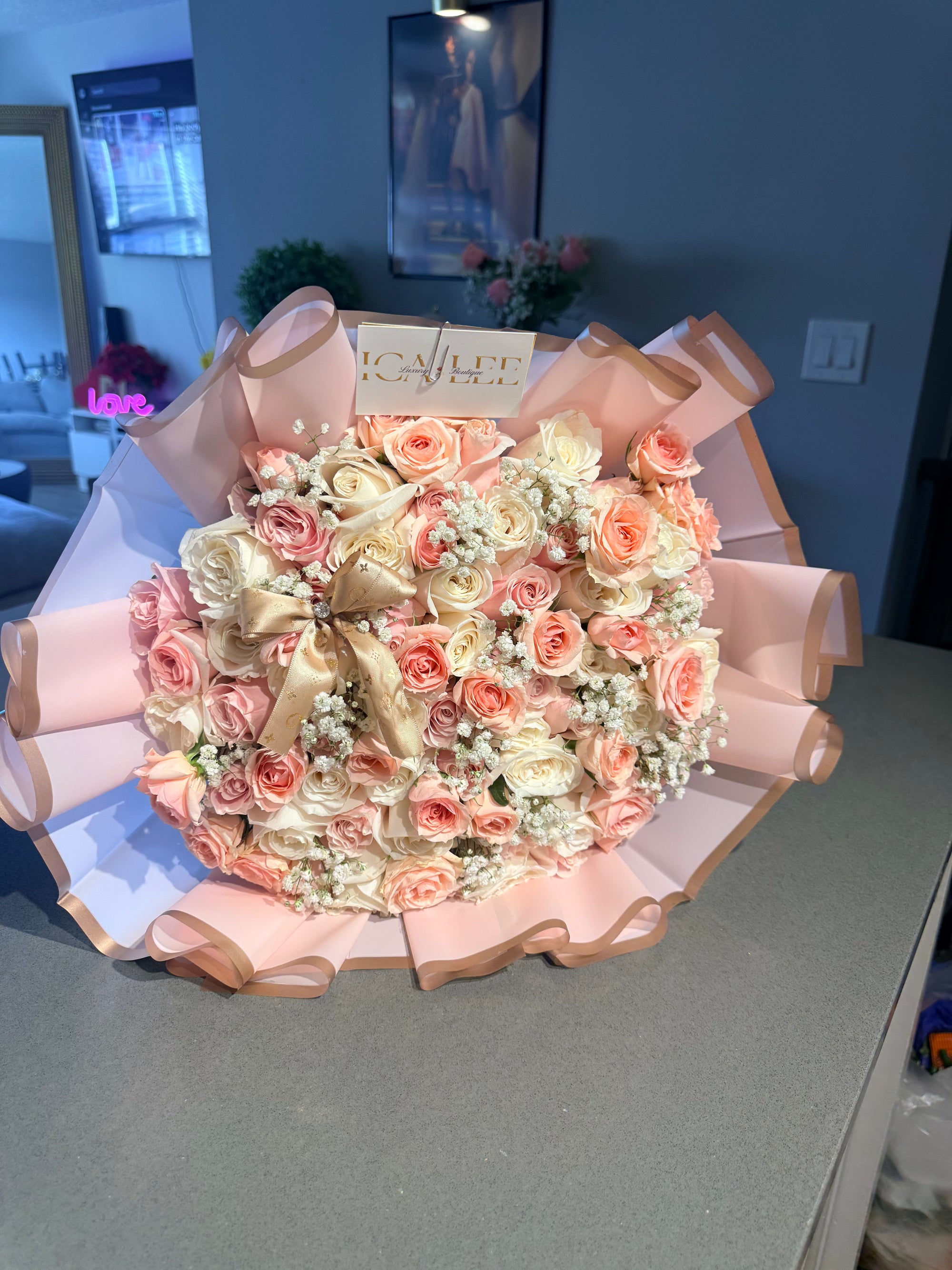 Blush Luxe Signature Bouquet 🌸✨