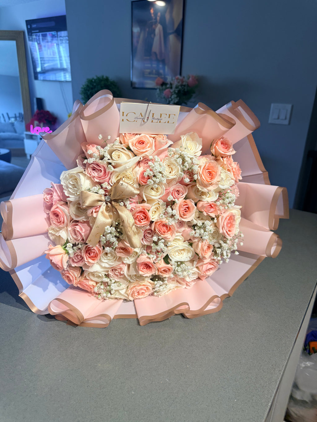 Blush Luxe Signature Bouquet 🌸✨